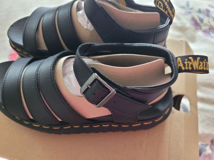 Dr Martins Sandles