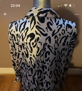 Animal black and white print shirt