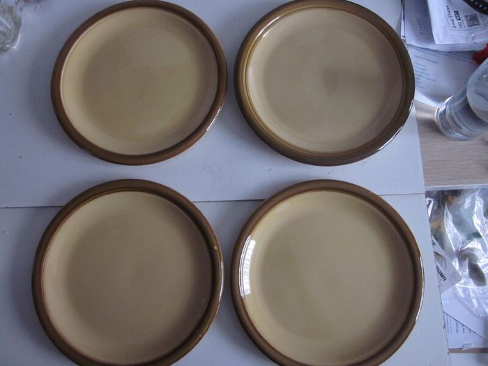 Vintage  1970s Granville design TG Green retro stoneware glazed plates. The plates are as follows- six 10.5" plates (4 in very good condition; 2 have very minor scrapes)--six 9.5" plates ( 3 in very good condition ; 1 chip on base; 2 marks on front and ch