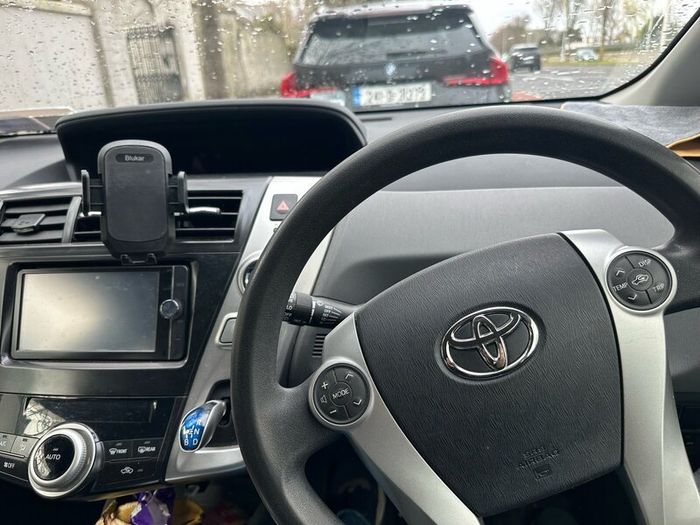 132 Toyota Pruis alpha
