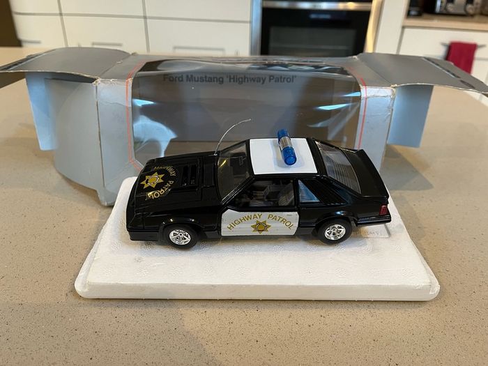 Ford Mustang Police 1/24 Ford Dealer Burago