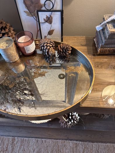 Gold world tray 3 pictures and 2 candles