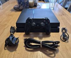 Sony PlayStation 4 PS4 500GB + Controller & Cables