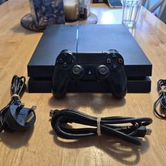 Sony PlayStation 4 PS4 500GB + Controller & Cables