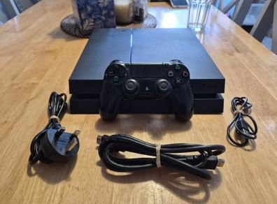 Sony PlayStation 4 PS4 500GB + Controller & Cables