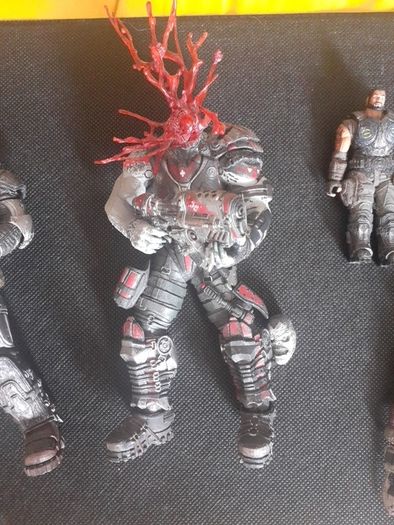 Assorted Gears of war action figures