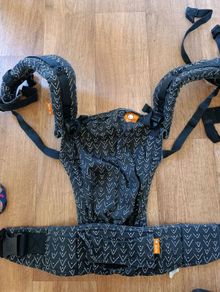 tula free to grow baby carrier