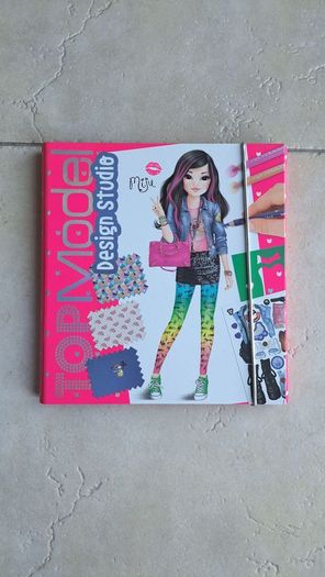 Top model design studio & notebook