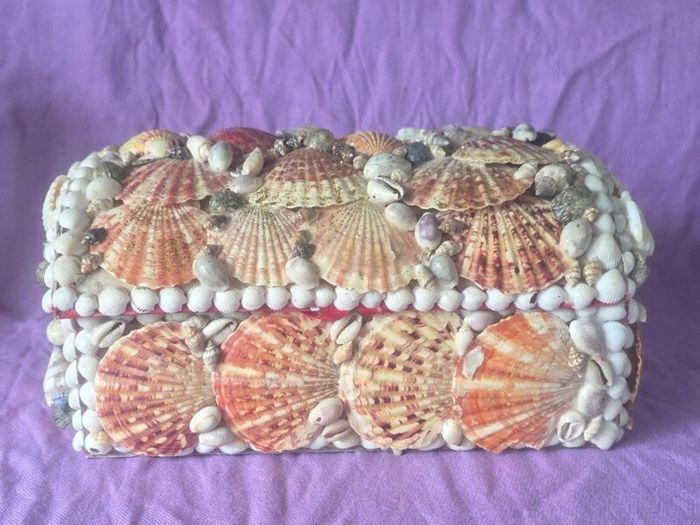 Collectable shell box