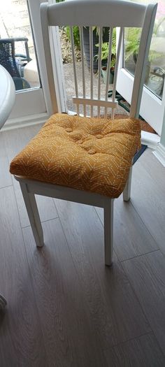 Kitchen table and four chairs