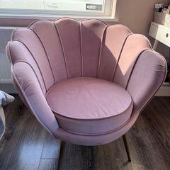 Pink velvet shell chair