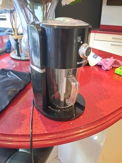 Slushi & Frozen cocktail Machine