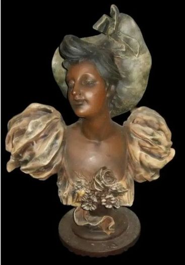 Substantial Vintage Bust 'Libellule'