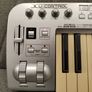Behringer UMX25 Midi Controller Image 4