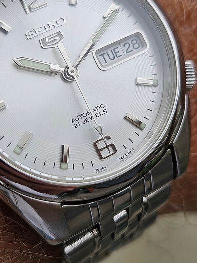 Watch Seiko 5 Automatic.