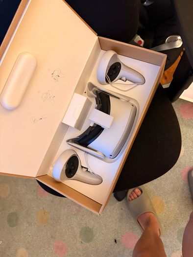 VR Meta Quest 2 256GB Barely Used