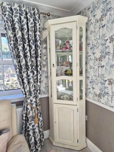 Dresser and corner unit
