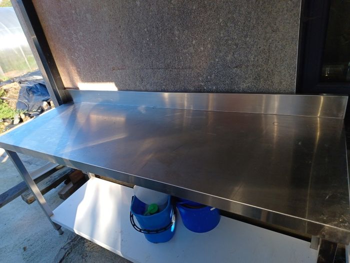 Stainless steel prep table