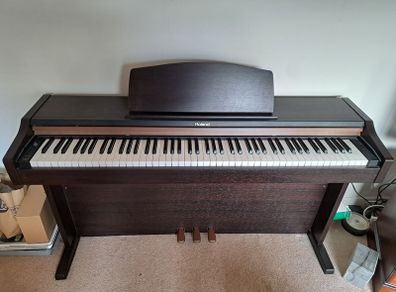 Roland HP 101e Digitial Piano