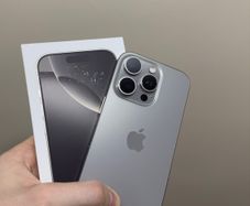 Apple iPhone 16 pro 128gb natural titanium unlocked