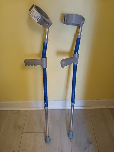 Pair of child crutches free to take away
