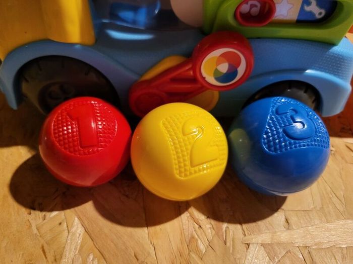 Leapfrog colour mixer truck
