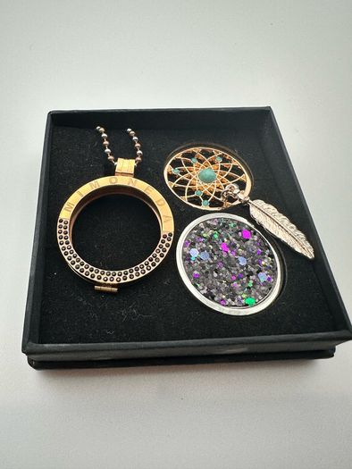 Mi Moneda Type Necklaces