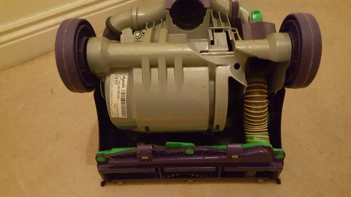 Dyson DC07 Upright - brush control - hepa