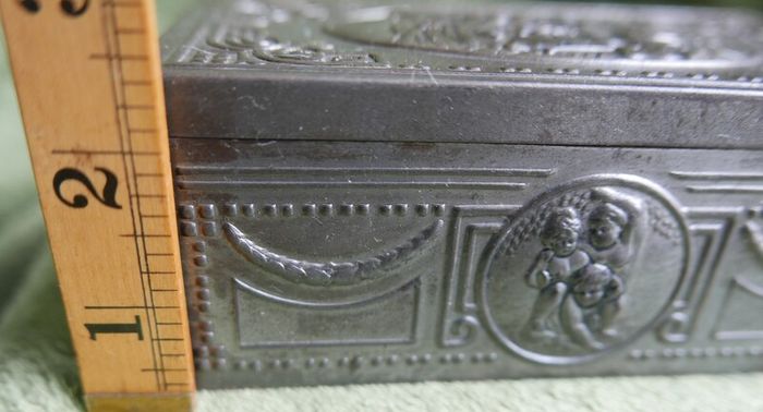 Vintage 1930 s Tin For State Express. Ornate Vintage State Express 333 Metal Tin With Wood Lining