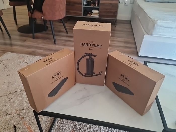 air bed and hand pump