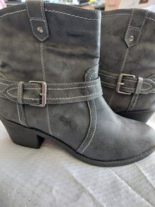 Boots size 7