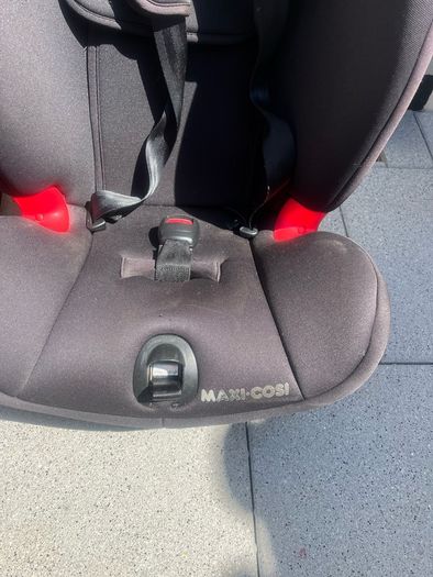 2 maxi cosi Titan car seats