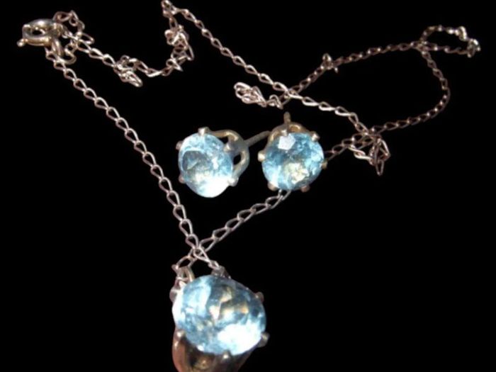 Pristine Vintage Hallmarked Silver/Topaz Trilogy