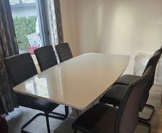 Extendable dining table with 6 chairs