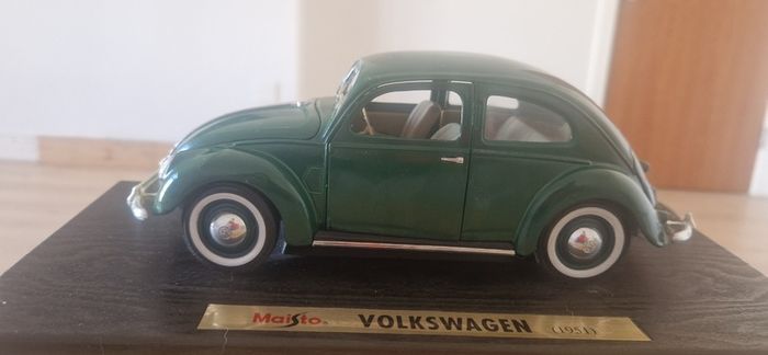 Maisto Volkswagen 1951 1:18 Green Diecast Model