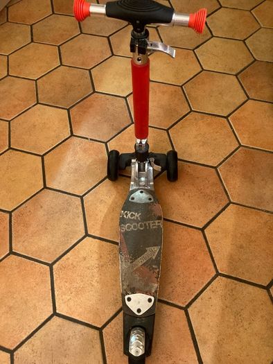 La Sports Kick Scooter  Foldable & adjustable