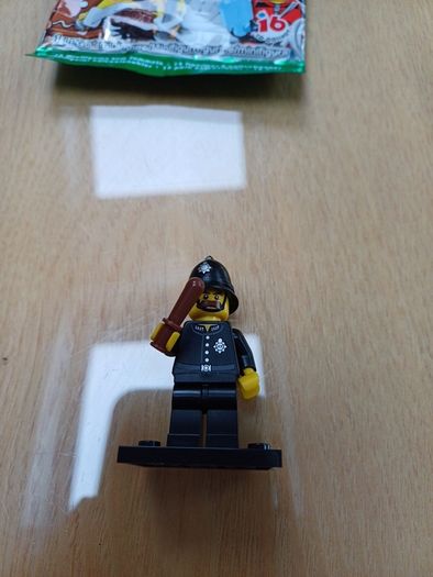 Lego Series 11 English Policeman