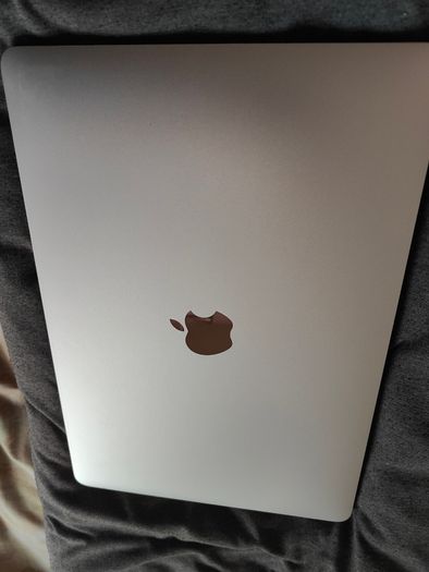 MacBook Pro 2020, 13-inch, 16gb ram, 512gb storage, 941 cycle count battery, like new condition