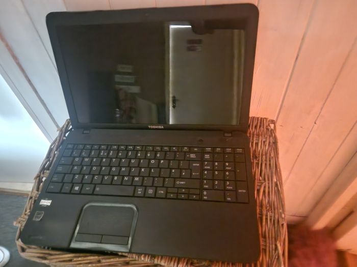 computer laptop  Toshiba