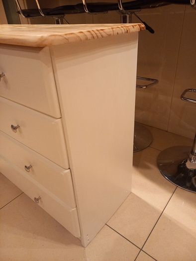 chest of drawers