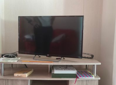 JVC 32 inch tv takes HDMI and USB
