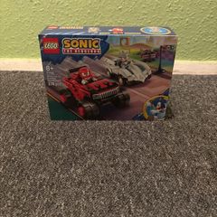 Lego Silver's car vs Knuckles monster Truck