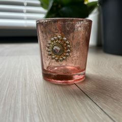 Set of 8 Pink Tealight Holders with Decorative Brooch Design