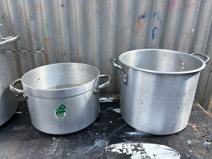 3 Aluminium catering kitchen large pots x3