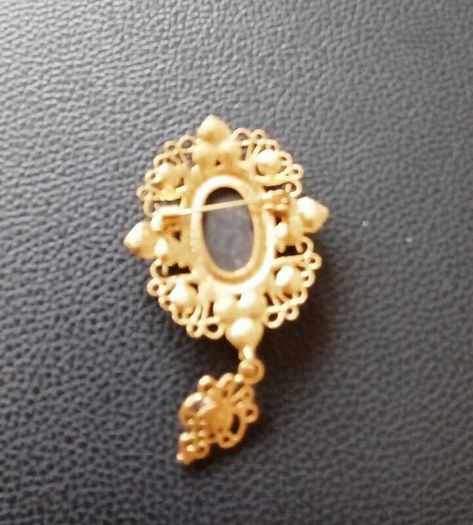 Brooch New