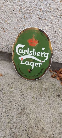 carslberg enamel sign ,very nice condition, sold as is,,lovely advertising display item for any man cave pub restaurant etc etc,,buyer collects or pays postage thank you,,