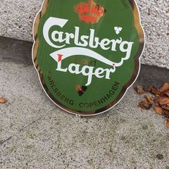 carslberg enamel sign ,very nice condition, sold as is,,lovely advertising display item for any man cave pub restaurant etc etc,,buyer collects or pays postage thank you,,