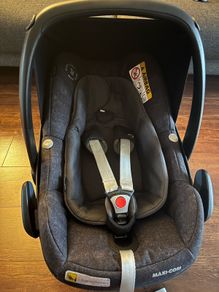 maxi cosi pebble plus car seat with newborn insert and rain cover