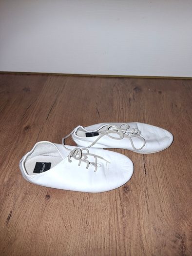 Small dance shoes(jazz shoes), leather, size 7 Jr.