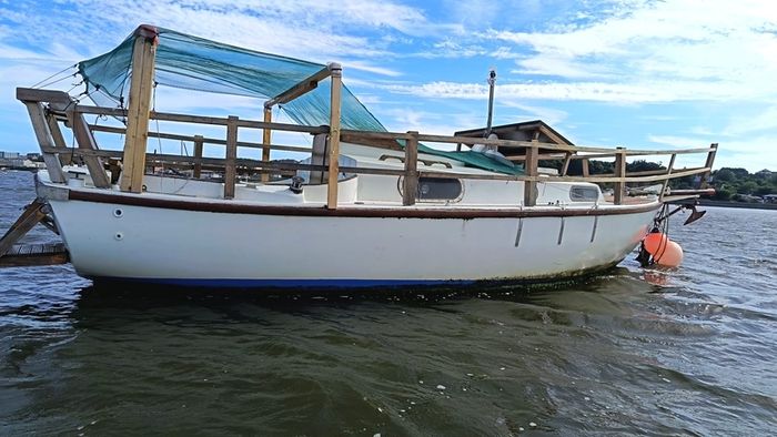 32 FT sailing boat 4 sleeper